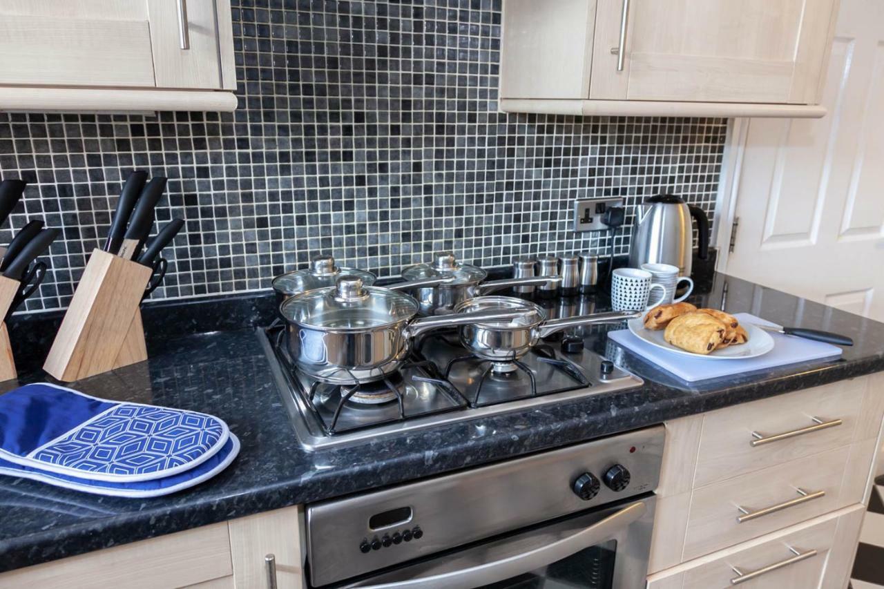 4 Bed Home, Driveway Parking Ideally Located In Latchford, Warrington - Executive St Marys House Exterior foto